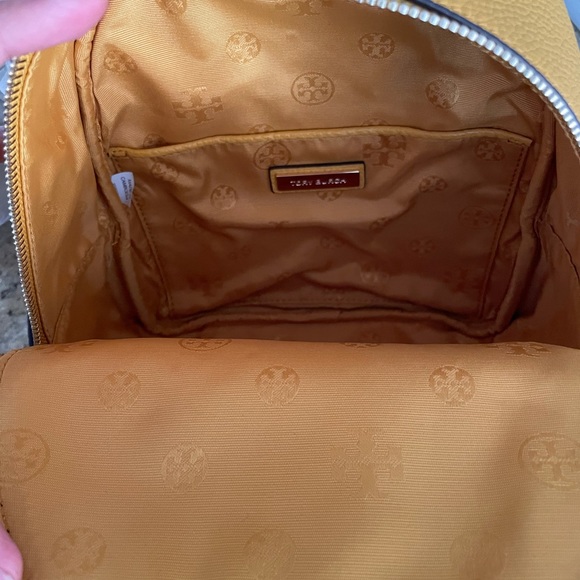 New Tory Burch thia mini backpack 🎉 - Picture 6 of 6